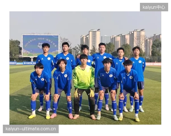 球队需从首场比赛开始全力以赴，力争在困难的小组中突围。